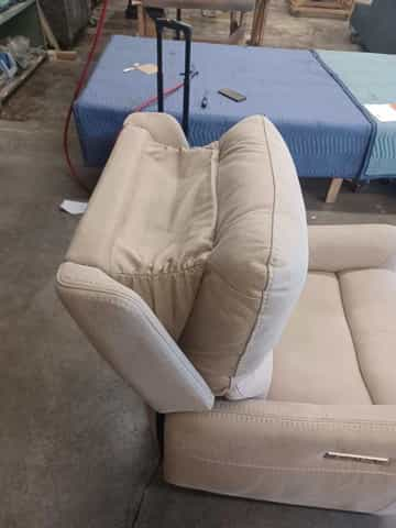 Power Recliner - Gallery Image 4